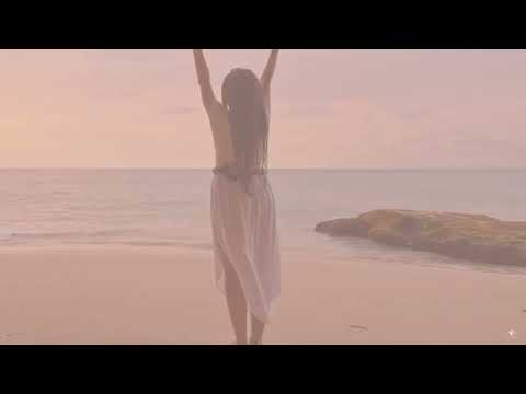 Roger Shah ft.  Adrina Thorpe - Island