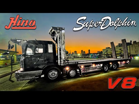 Driving a Classic Japanese V8 Dekotora Truck Through Osaka