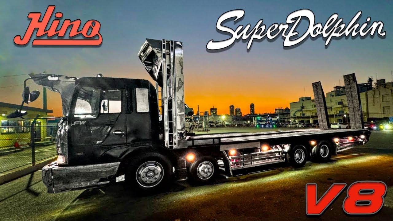 Driving a Classic Japanese V8 Dekotora Truck Through Osaka