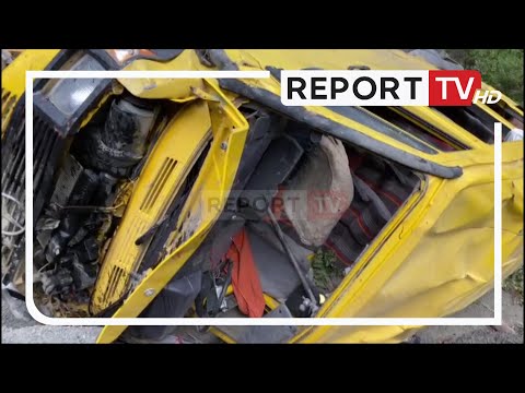 Brenda minibusit të shkatërruar e të përmbysur në humnerë, ushqime, çfarë ka mbetur pas aksidentit