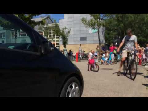 Time Lapse  How the Dutch pick their kids up from school