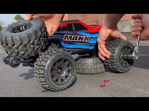 Watch this before going WideMAXX! Stock Traxxas MAXX tires VS. Pro-Line 10175-10 3.8" LP Trenchers
