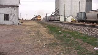 preview picture of video 'UP SD90 8109 At Hooker, Oklahoma'