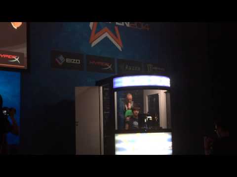 DeMusliM Massaging Jaedong at Dreamhack Summer 2014 !