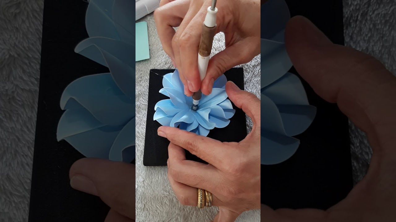 Flor de papel para topo bolo