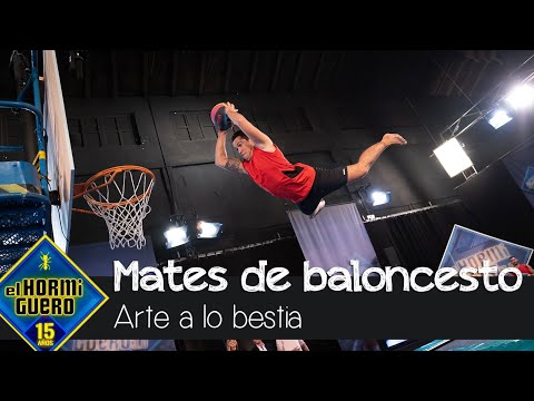 María Pombo sorprendida con los impresionantes mates de baloncesto voladores - El Hormiguero
