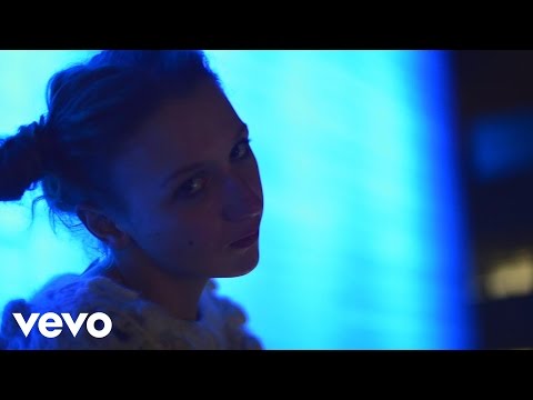 download lagu mp3 mp4 London Grace Acladna, download lagu London Grace Acladna gratis, unduh video klip London Grace Acladna