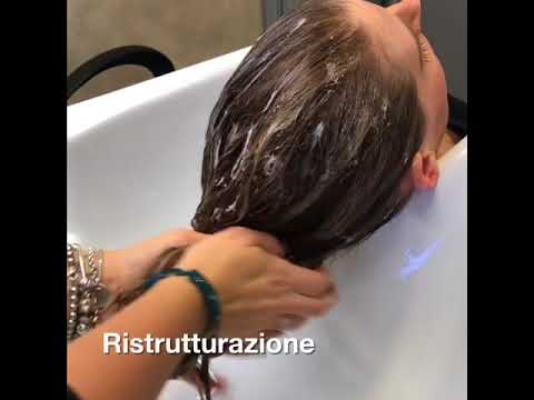 Eliminazione di lentiggini al cosmetologo Il pigmentary nota su guance dal sole