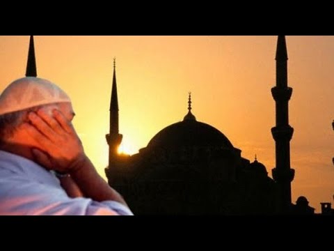 A është e lejuar vonesa e namazit pas ezanit, dhe çfarë mendimi keni për vonesën në xhamia?