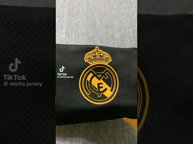 Vídeo relacionado con Get Trend Real Madrid CF Pijama Futbol Hombre, S-3XL, Conjunto de Camiseta Manga Corta y Pantalón Largo, Regalo Hombre (L, Azul Marino Real Madrid)