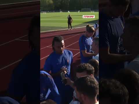 🥰 Séance dédicace avec les enfants pour nos Bleus #shorts #equipedefrance #france
