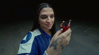 Video zu 'I Wrote A Song' ansehen