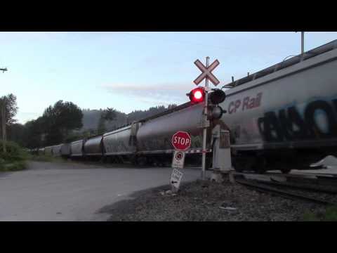 Trains BC 2016: CP 302 (Grain) W/ DPU @ Hatzic BC Canada 06JUL16 ES44AC 8770 Leading