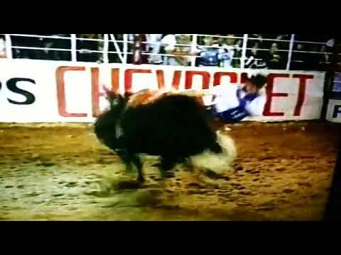 Fabricio Alves(comanche)tiaõ Procopio- Rodeio de Serra Negra ano de 1993
