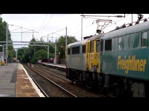 86604 & 86622 at Coatbridge Central Station. 14/08/15