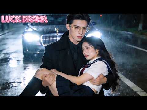 女孩宴會被渣男當眾拋棄，下一秒暗戀她15年的冷面總裁緊緊抱住她不放手，一個深吻驚呆眾人，直接將女孩抱回豪宅吮吸她整夜！【全集】#一口氣看完 #甜寵 #CEO #虐戀 #處子血 #處女 #初夜