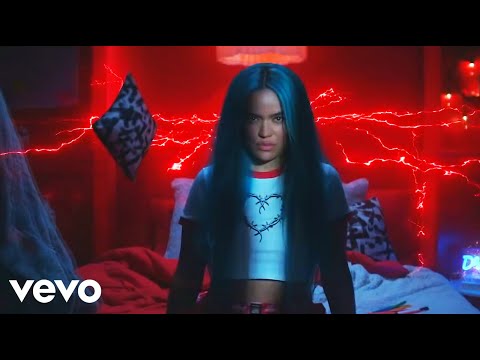 KAROL G - UN VIAJE (Official Video).