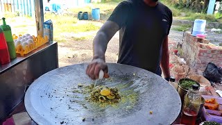 Young Boy Making Egg Flower | Surat Famous Karnal Omlet | Egg Street Food | Indian Street Food