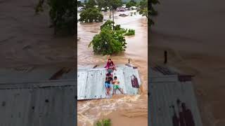 Download lagu Suasana terjebak saat banjir bandang terjadi#s mp3 Download lagu Suasana terjebak saat banjir bandang terjadi#s mp3