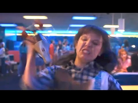 The most satisfying scene in stranger things 4 | Eleven hits Angela with roller skate