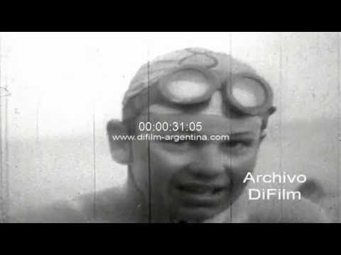 DiFilm - Nadador finaliza travesía al cruzar el Canal de la Mancha 1965