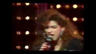 GLORIA ESTEFAN (Rare Live 80s) - RHYTHM IS GONNA GET YOU