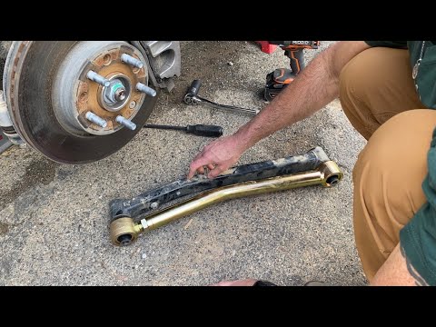 Metal Cloak Front Adjustable Lower Control Arms on a jeep JLU Rubicon