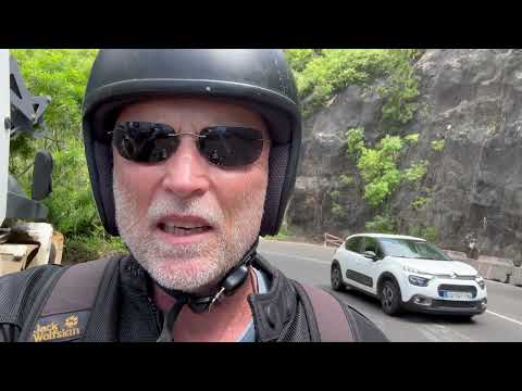 Goudronner en une nuit / Teeren in einer Nacht #laréunion #infrastructure  #amazing #workhard