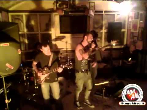 L'Attrito - Il Burattinaio & Crazy (Live @ RockWood 24-10-2011)
