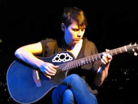 7/16 Kaki King - Doing The Wrong Thing @ Festival delle Colline, Carmignano, Italy (09/07/2012)