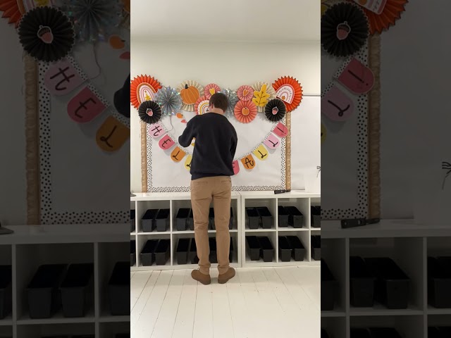 Vídeo relacionado con VGoghex Boho Rainbow Teacher Mail para estudiantes