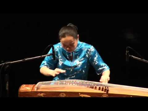 Traditional guzheng music by Liu Fang:  平湖秋月, 劉芳古箏獨奏