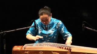 Traditional guzheng music by Liu Fang:  平湖秋月, 劉芳古箏獨奏