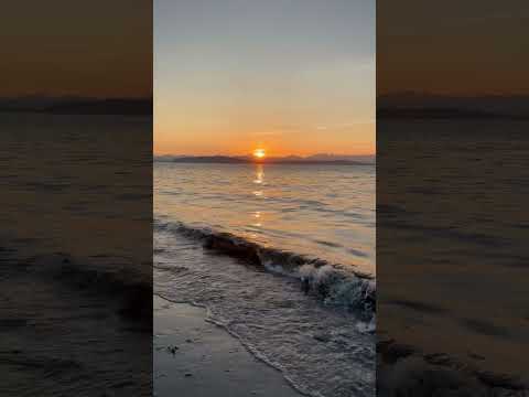 Relaxing view. Amazing sunset at Alki Beach, Seattle, WA, USA #travel #beaches #washingtonstate #usa