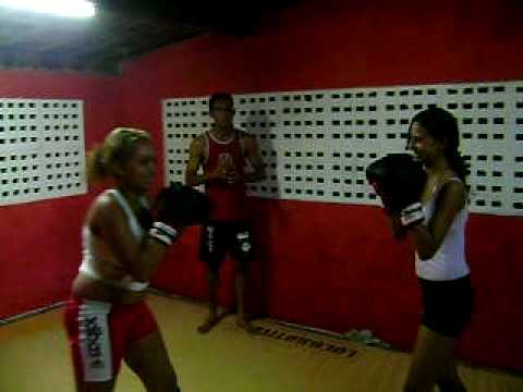 Treino Mairla x Bruna Muay thai
