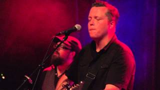 Jason Isbell &amp; the 400 Unit &quot;Traveling Alone&quot; live at The Bluebird in Denver