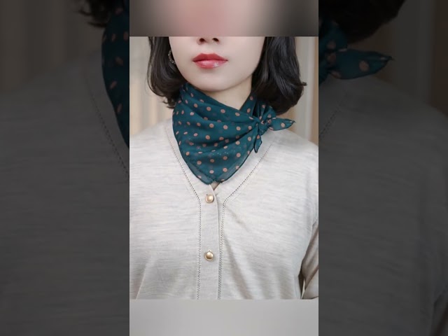 Vídeo relacionado con Heekpek Bufanda de Seda Elegante Fular de Mujer Estampado Hoja Plata Apto para Cuatro Estaciones