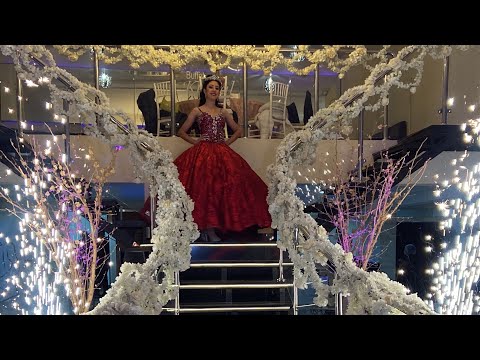 Valsa com o avô, tio e irmão. Valsa 15 anos. Debutante Livia