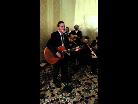 Eli Beer Singing @ Dovi & Rissi Halberstams Chupa