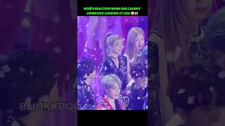 Download lagu Rosé's reaction when she caught Jungkook looking at Lisa 😂👀 #kpop mp3