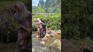 Download lagu Ada penampakan tak terduga #ukhticantik #hijab #penampakan #gadisdesa #pemandanganalam #sungai #fyp mp3