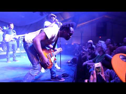 The Roots - "How I Got Over" & "Here I Come" Live in Toronto - July 1st, 2011