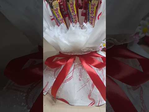 BUDGET FRIENDLY CHOCOLATE BOUQUET FREE STANDING #diy #diygift #giftideas