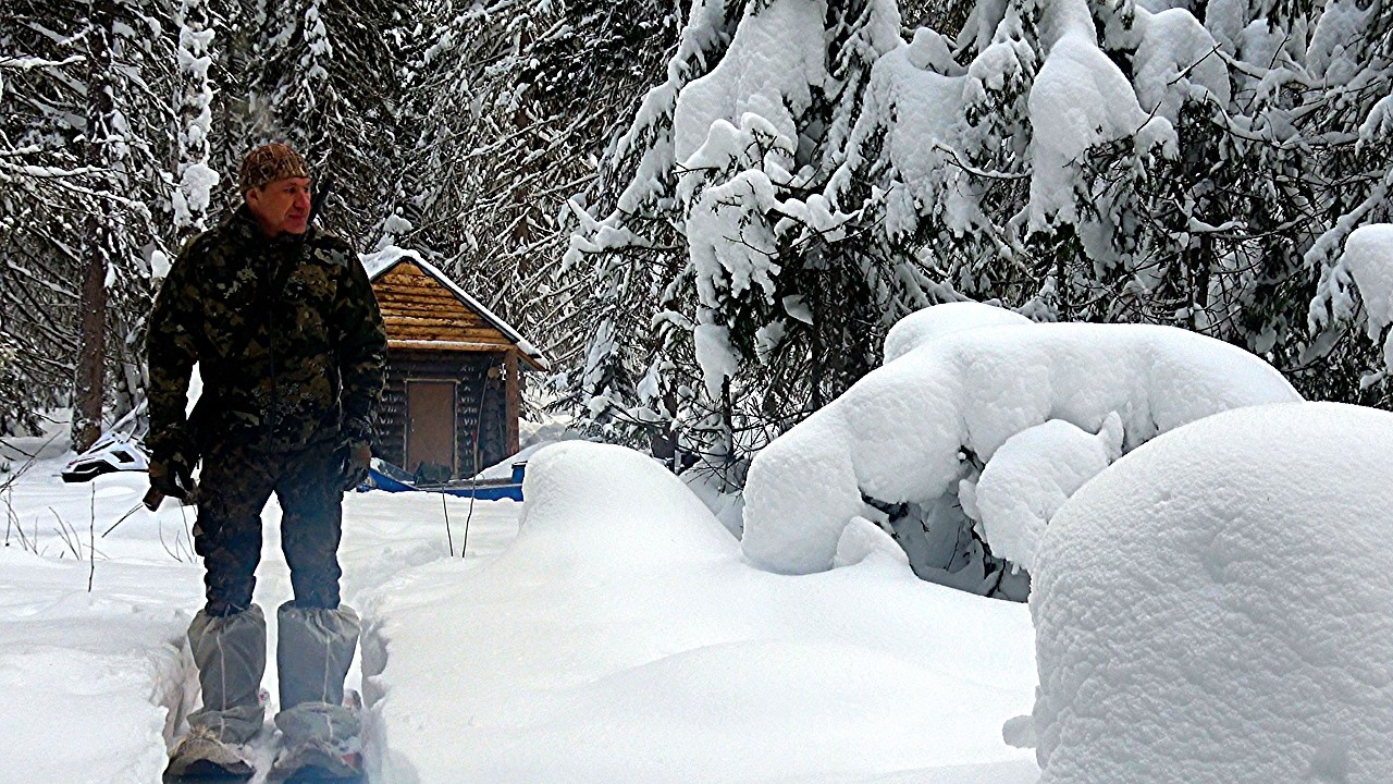 Таёжный быт. Проверяю капканы. Как закреплены мешки на лыжах