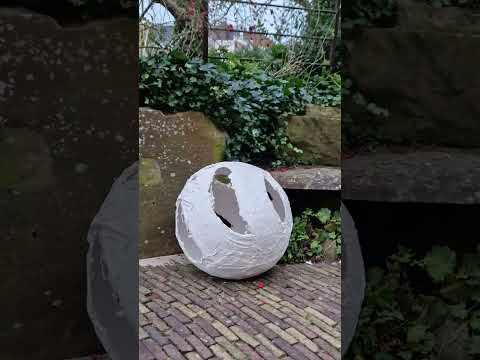 "Want to see my balls" - Johnny Groenteman in de Museumtuin aan de Praediniussingel te Groningen