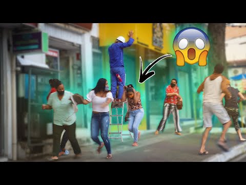 PEGADINHA - CAINDO NADA DO CÉU -  Invisible Object Falling from Building- PRANK