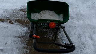 Salting My Driveway Using Scotts Turf Builder EdgeGuard DLX Broadcast Spreader. Product Review.