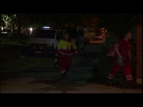 Itseään puukottanut - Poliisit Espoo