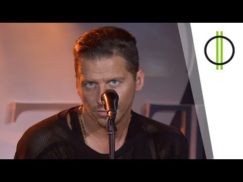 Az Akusztik fellépője Vastag Csaba