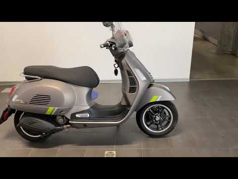 Vespa GTS 300 Super Tech '23 grigia